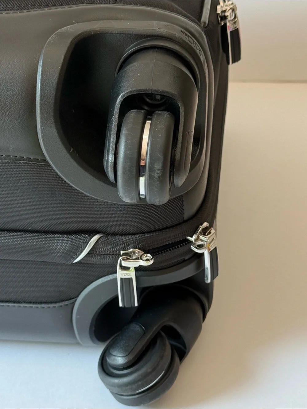 TUMI Arrivé McAllen Mobile Office Carry-On Compact Spinner Briefcase Black EUC